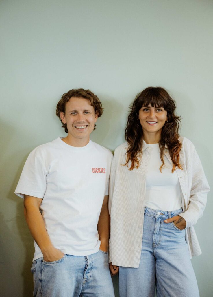 Adpacker Alex & Vivian